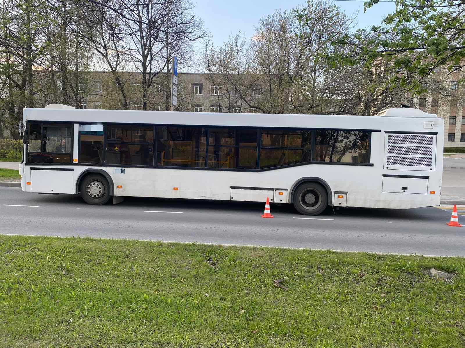 Велосипедист попал под колёса автобуса в Череповце